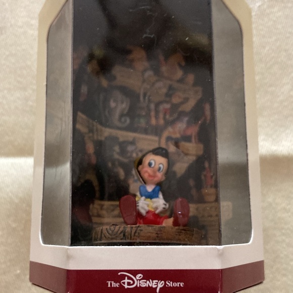 Disney Tiny Kingdom Miniatures Lot of 6 - Picture 2 of 7